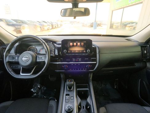 Used 2025 Nissan Pathfinder SV image 33