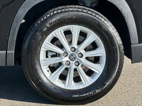 Certified 2025 Toyota Grand Highlander AWD image 32