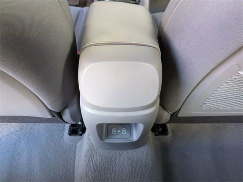 Used 2025 Hyundai Elantra SEL image 30