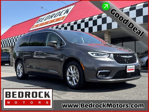 Used 2021 Chrysler Pacifica Touring-L FWD image 1
