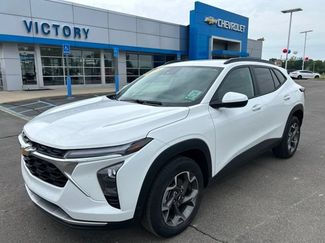 Used 2025 Chevrolet Trax LT FWD video 1