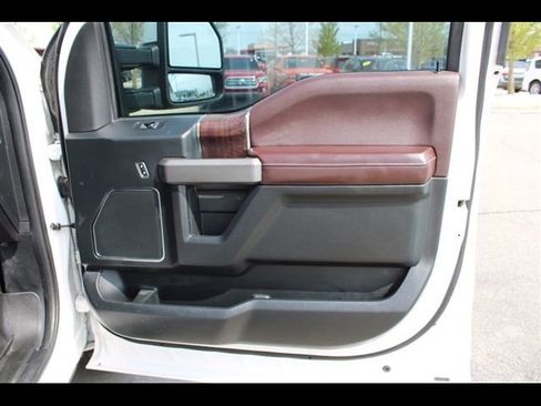 Used 2015 Ford F150 Platinum w/ Equipment Group 701A Luxury AWD/4WD image 21