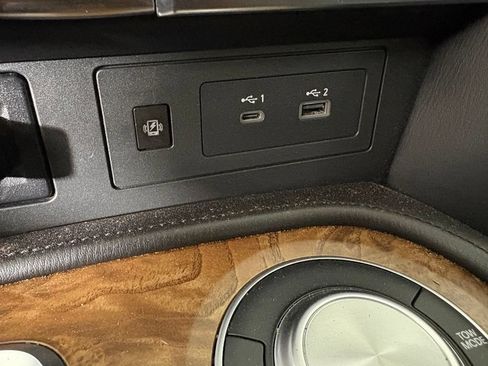 Used 2023 Nissan Armada SL w/ Captain's Chairs Package RWD image 34