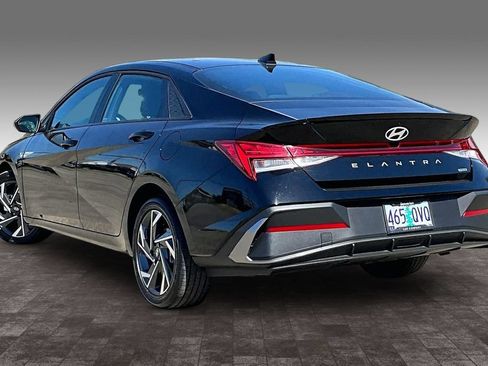 Used 2025 Hyundai Elantra SEL FWD image 13