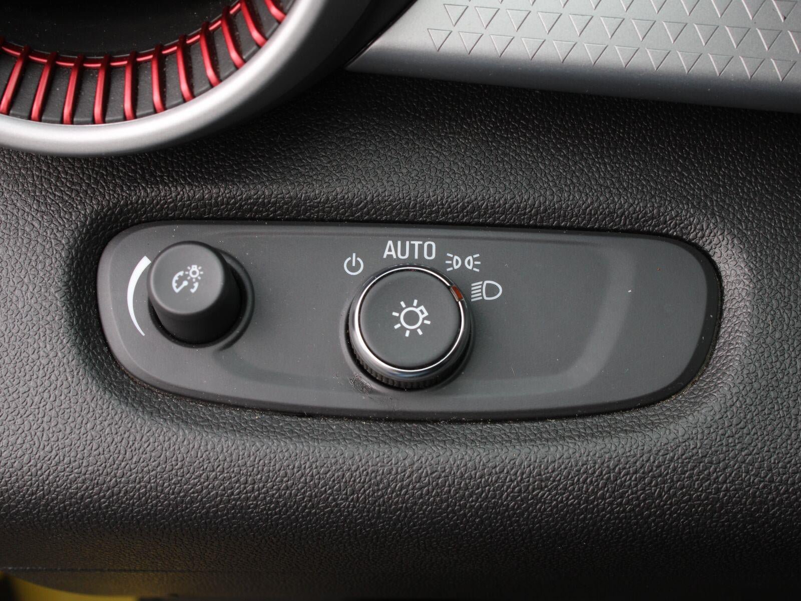 Used 2024 Chevrolet Trax RS w/ Sunroof Package FWD image 10