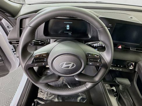 Certified 2025 Hyundai Elantra Sport image 18