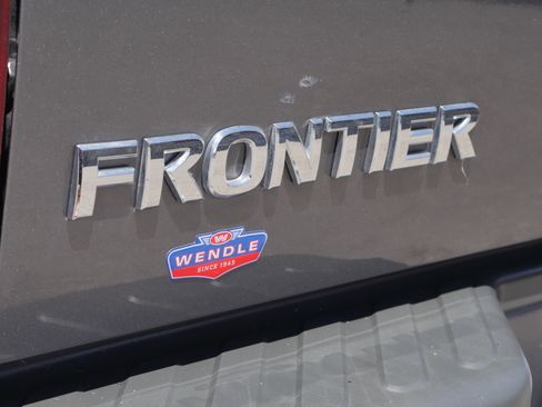 Used 2020 Nissan Frontier PRO-4X w/ Pro-4x Utility Package AWD/4WD image 16