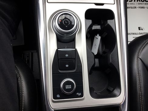 Used 2022 Ford Explorer XLT w/ Equipment Group 202A image 15