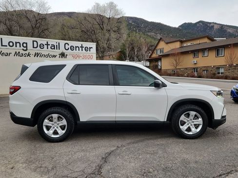 Used 2023 Honda Pilot LX image 2