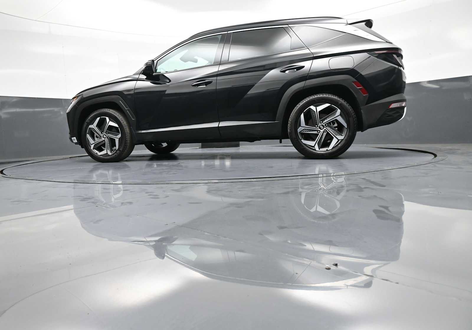 Certified 2024 Hyundai Tucson Limited AWD/4WD image 36