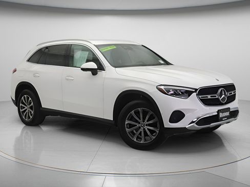 Used 2025 Mercedes-Benz GLC 300 4MATIC image 31