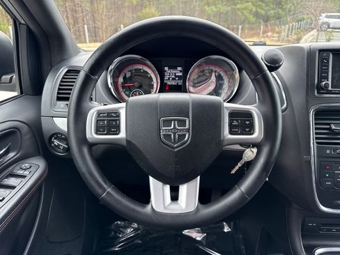 Used 2015 Dodge Grand Caravan R/T w/ Driver Convenience Group image 18