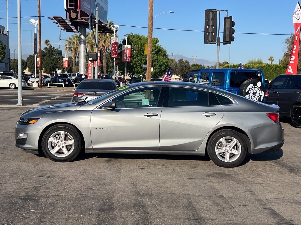 Used 2024 Chevrolet Malibu LT FWD image 3