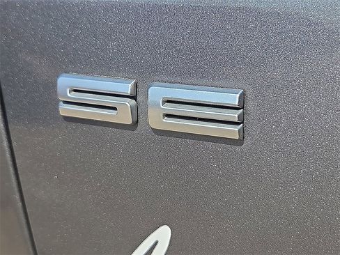 Used 2022 Ford Escape SE w/ SE Sport Appearance Package image 9