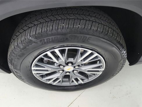 Used 2024 Chevrolet Traverse LT image 36