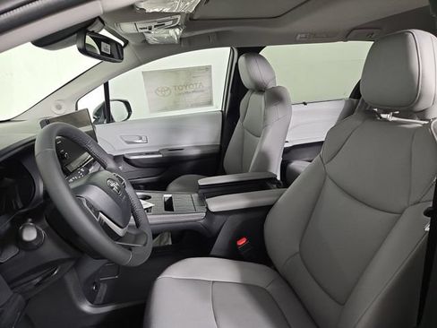 New 2026 Toyota Sienna XLE FWD image 13