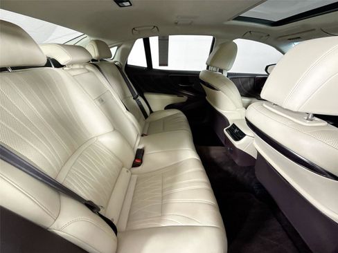 Used 2019 Lexus LS 500 w/ Interior Upgrade Package RWD image 48