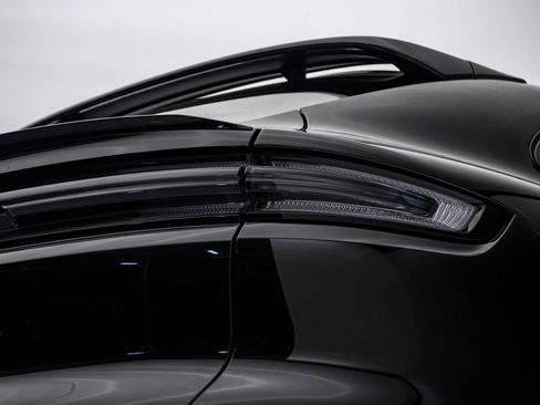 Certified 2025 Porsche Cayenne Coupe image 12