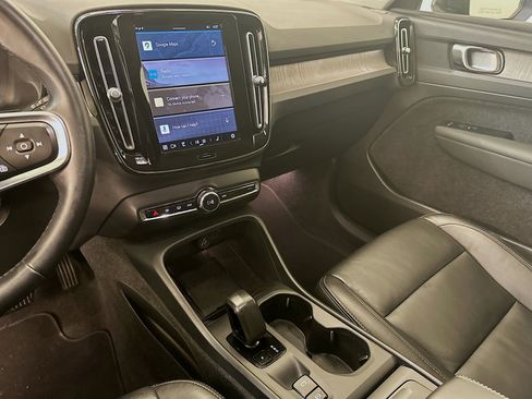 Used 2024 Volvo XC40 B5 Core w/ Climate Package image 26