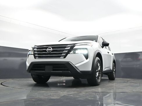 Certified 2025 Nissan Rogue S FWD image 33