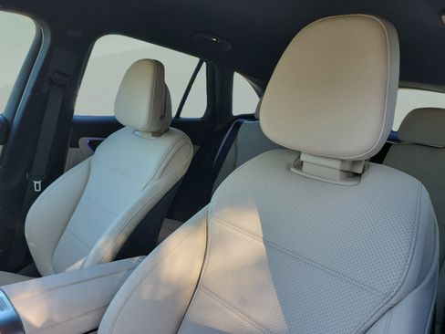 Used 2026 Mercedes-Benz GLC 300 image 14