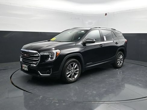 Used 2024 GMC Terrain SLT AWD/4WD image 3