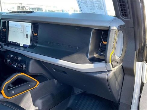 Used 2022 Ford Bronco Badlands image 16