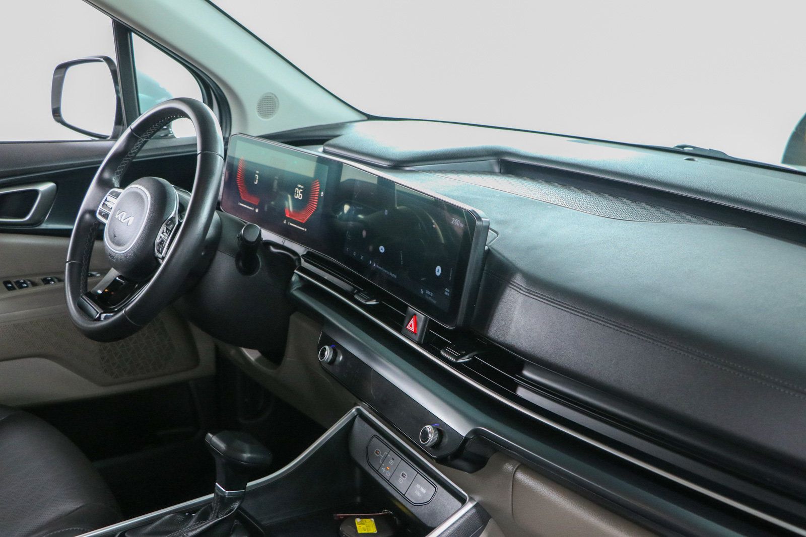 Used 2025 Kia Carnival FWD image 26