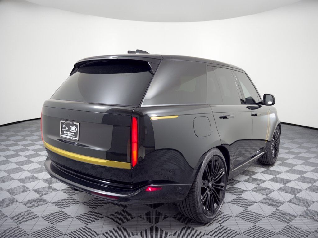 Used 2024 Land Rover Range Rover SE AWD/4WD image 9
