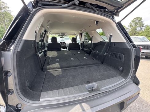 Used 2024 Nissan Pathfinder SV image 21