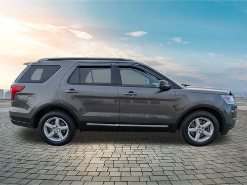 Used 2019 Ford Explorer XLT w/ Class III Trailer Tow Package image 4