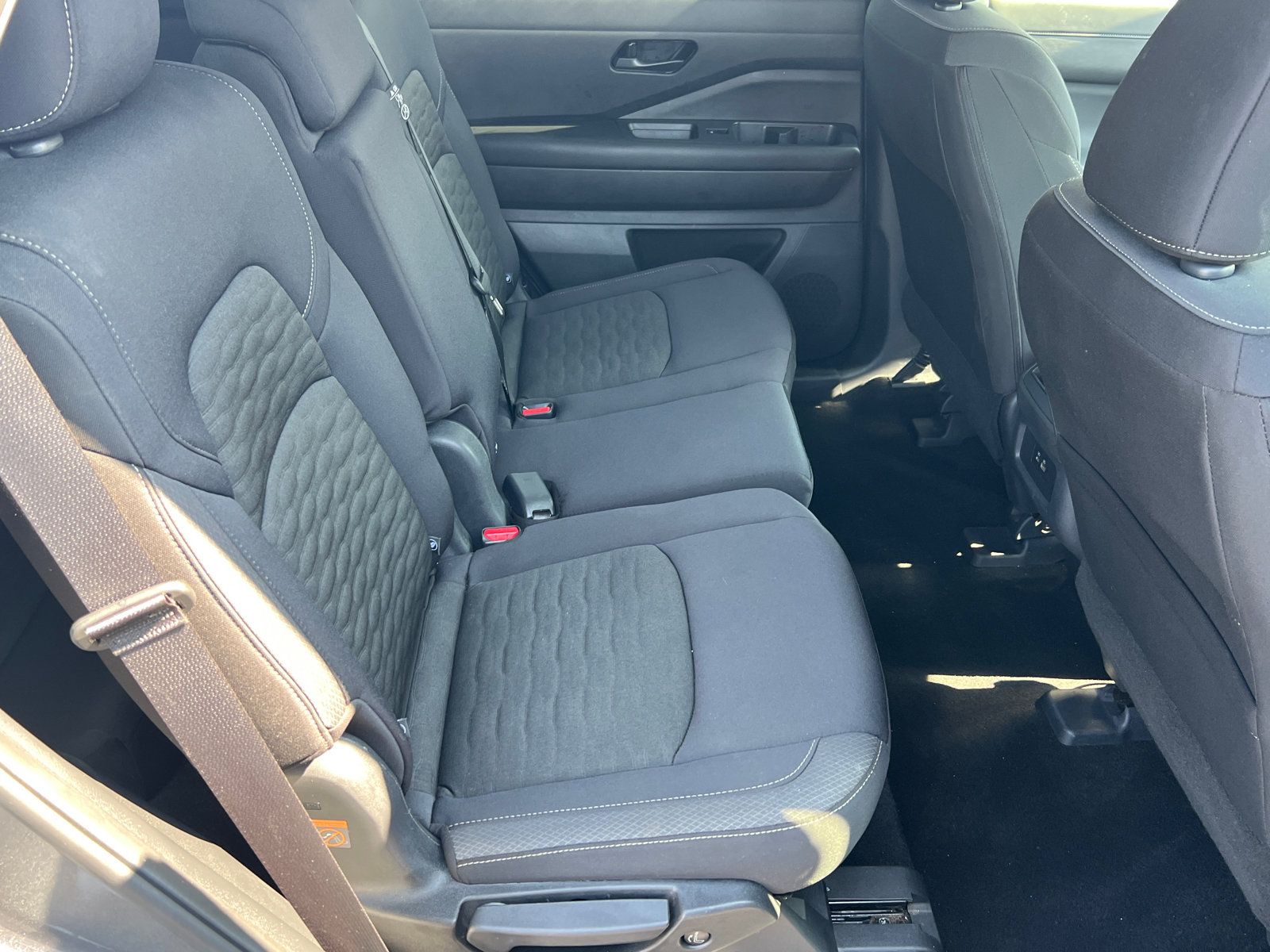 Used 2025 Nissan Pathfinder S FWD image 16