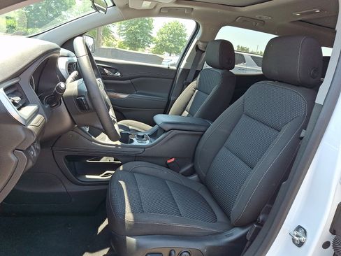 Used 2023 GMC Acadia SLE w/ Driver Convenience Package FWD image 18