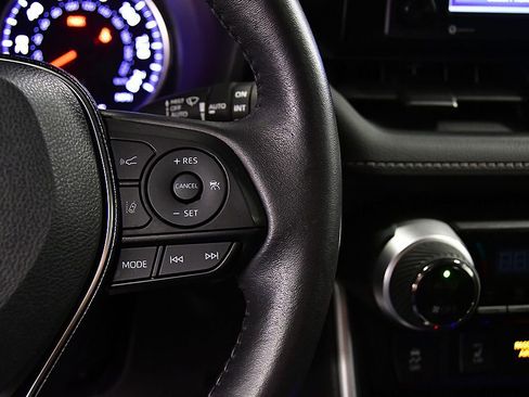 Used 2020 Toyota RAV4 XLE w/ Convenience Package image 20