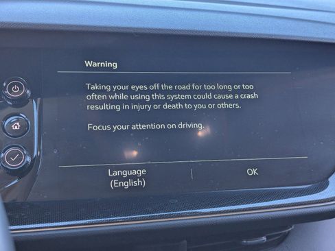 Used 2023 Buick Envision Essence image 27