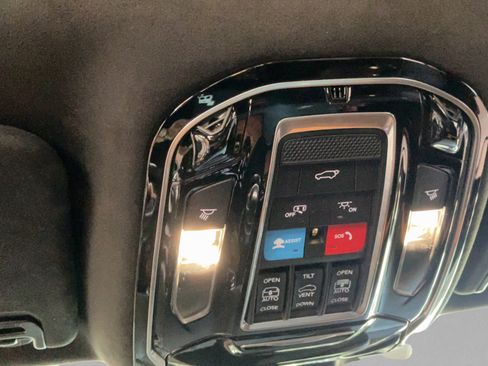 Used 2023 Jeep Grand Wagoneer Series III AWD/4WD image 16