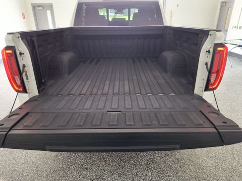 Used 2025 GMC Sierra 1500 SLT w/ SLT Premium Plus Package AWD/4WD image 35