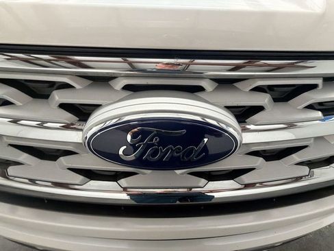 Used 2019 Ford Explorer XLT w/ Equipment Group 202A FWD image 30