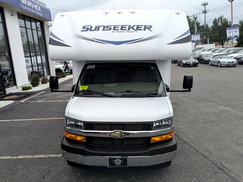 Used 2019 Chevrolet Express 4500 w/ RV Package image 3