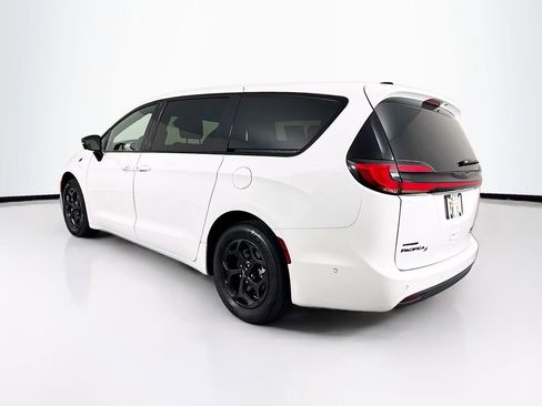 Used 2024 Chrysler Pacifica Limited FWD image 7