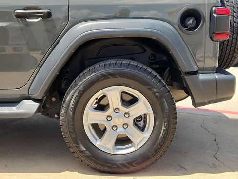 Used 2019 Jeep Wrangler Unlimited Sport S AWD/4WD image 31