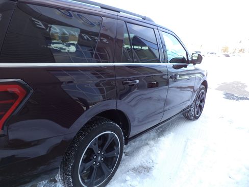 Used 2023 Ford Expedition Limited image 7