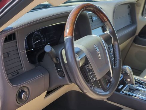 Used 2016 Lincoln Navigator Reserve image 10