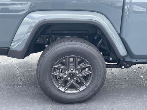 New 2025 Jeep Gladiator Sport image 34