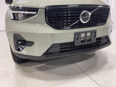 Used 2025 Volvo XC40 B5 Plus w/ Protection Package Premier image 11