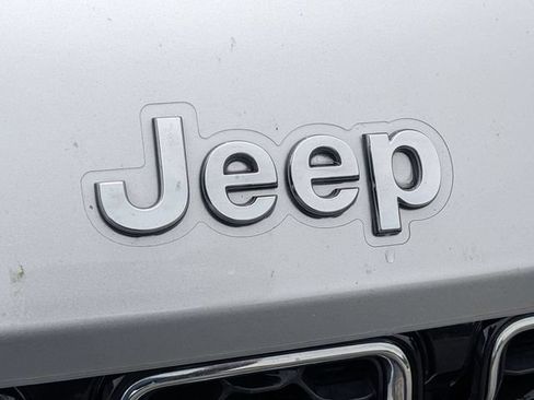 Used 2022 Jeep Grand Cherokee L Overland w/ MOPAR Finishing Package AWD/4WD image 9