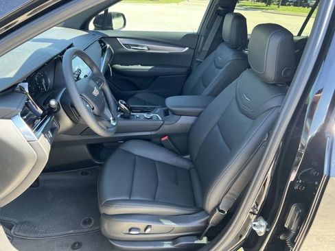 New 2025 Cadillac XT6 Luxury image 22