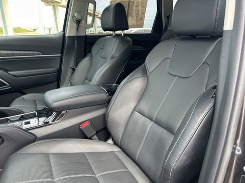 Used 2025 Kia Telluride EX w/ EX Captain's Chair Package AWD/4WD image 40