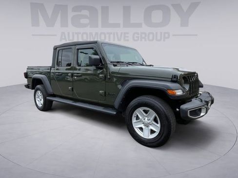 Used 2023 Jeep Gladiator Sport AWD/4WD image 7