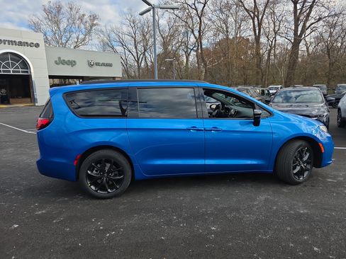New 2026 Chrysler Pacifica Select image 23
